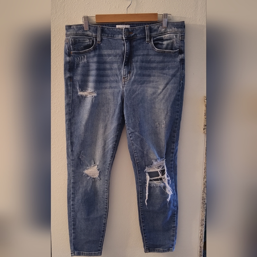 Studio Blue Torn Jeans, 32
